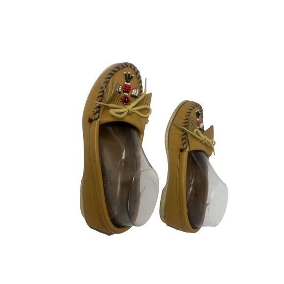 Minnetonka tan leather moccasins with beaded thunderbird design - Picture 5 of 8